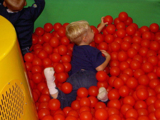 Tim in the Paradise Park ball pit (07-09-2006 05:42)
