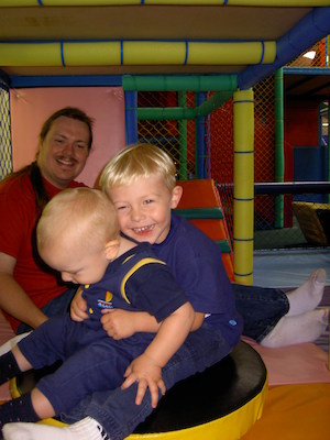 Cole and Tim hugging (07-09-2006 08:22)