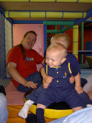 Cole and Tim hugging (07-09-2006 08:23)