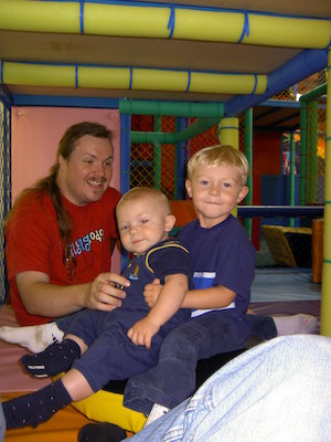 Ben spinning Cole and Tim (07-09-2006 08:23)