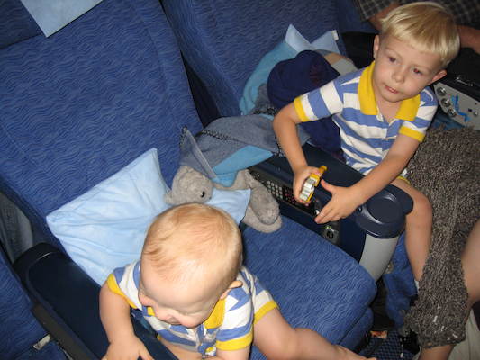 Cole and Tim on the Plane (07-01-2006 18:11:36 BST)