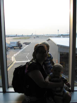 Xine, Tim and Cole at Heathrow (07-01-2006 20:54:22 BST)