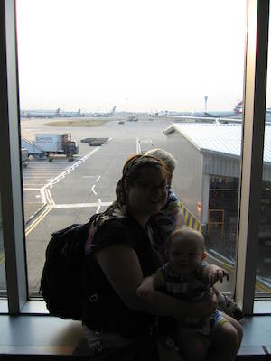 Xine, Tim and Cole at Heathrow (07-01-2006 20:54:25 BST)