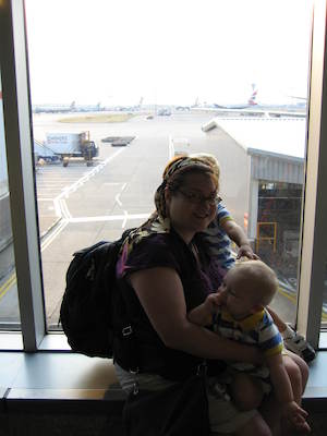 Xine, Tim and Cole at Heathrow (07-01-2006 20:54:32 BST)