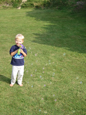 Tim with the bubble gun (07-02-2006 18:49:21 BST)