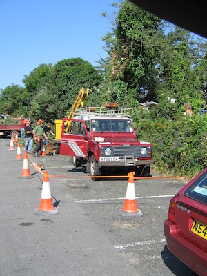 Workmen (note the tea) (07-14-2006 11:10:52 BST)