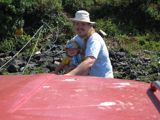 Ben and Cole pushing the boat off (07-18-2006 11:44:28 BST)
