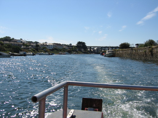 Boating out of the harbor (07-18-2006 11:51:43 BST)