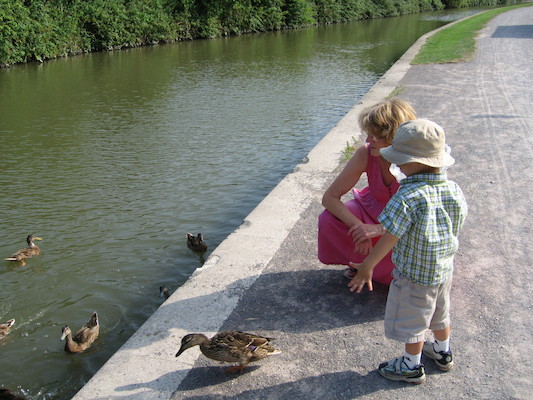 Cathy and Tim feeding the ducks (07-20-2006 18:24:14 BST)