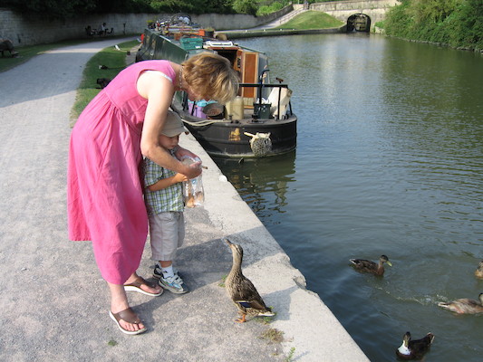 Cathy and Tim feeding the ducks (07-20-2006 18:26:00 BST)