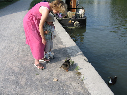 Cathy and Tim feeding the ducks (07-20-2006 18:26:11 BST)