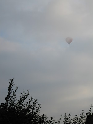 Balloon in the mist in Bath (07-21-2006 08:21:36 BST)