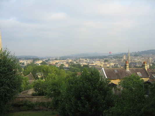 Balloon rising over Bath (07-21-2006 08:22:41 BST)
