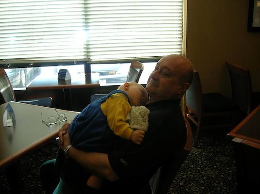 Juj's Dad & nephew tired (08-22-2006 22:22)