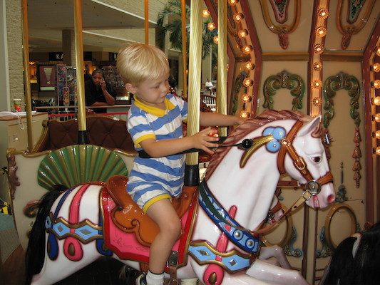 Tim on a merry-go-round (08-07-2006 18:10)