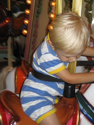 Tim on a merry-go-round (08-07-2006 18:11)