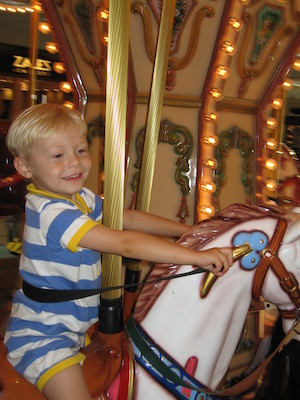 Tim on a merry-go-round (08-07-2006 18:11)