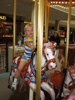 Tim on a merry-go-round (08-07-2006 18:12)