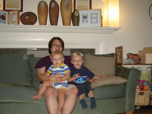 Tim, Cole, Xine and Ben on the couch (09-05-2006 19:52)