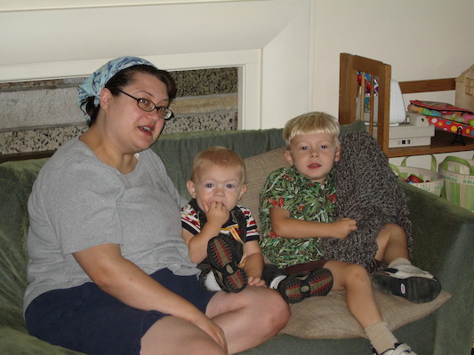 Xine, Cole and Tim on the couch (1st day of Montessori) (09-08-2006 09:07)