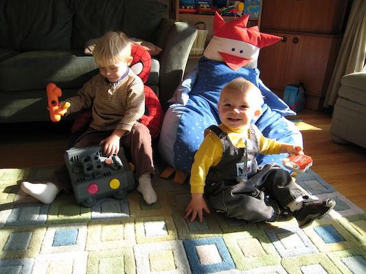 Tim and Cole playing (11-06-2006 12:04)