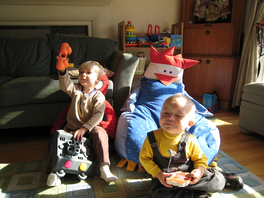 Tim and Cole playing (11-06-2006 12:04)