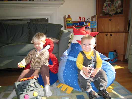 Tim and Cole playing (11-06-2006 12:04)