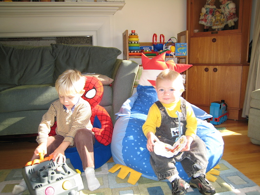 Tim and Cole playing (11-06-2006 12:04)