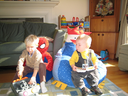 Tim and Cole playing (11-06-2006 12:04)