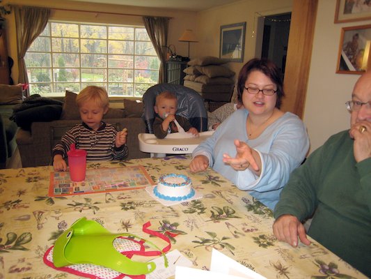 Tim, Cole, Nia, Xine and Poppy around the birthday cake (11-08-2006 12:34)