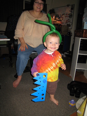 Cole dressed up in Toobers (with Xine) (11-17-2006 18:19)