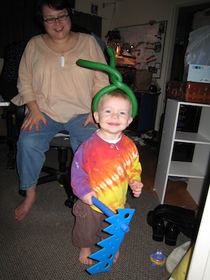 Cole dressed up in Toobers (with Xine) (11-17-2006 18:19)