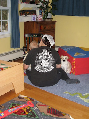 Cole and Xine reading with Emily (12-05-2006 08:00)