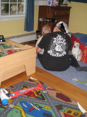 Cole and Xine reading with Emily (12-05-2006 08:01)