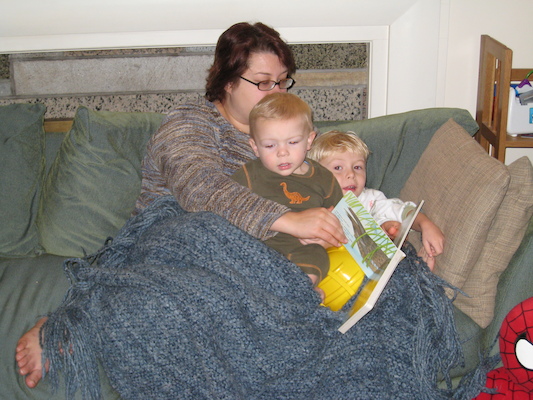 Mommy, Cole and Tim reading (12-06-2006 18:11)