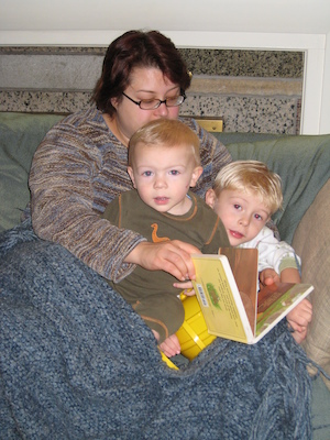 Mommy, Cole and Tim reading (12-06-2006 18:12)