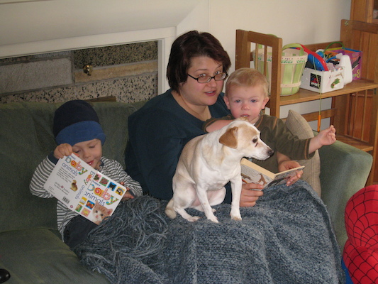 Mommy, Cole and Tim and Emily reading (12-09-2006 12:37)