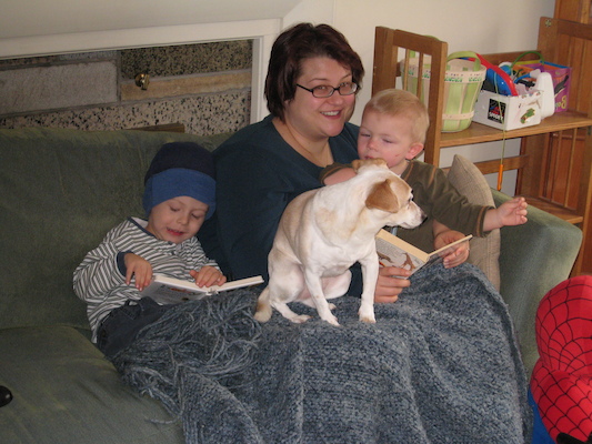 Mommy, Cole and Tim and Emily reading (12-09-2006 12:37)