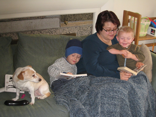Mommy, Cole and Tim reading while Emily watches (12-09-2006 12:38)