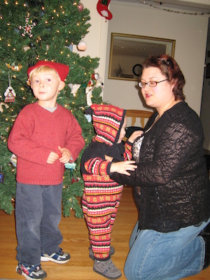 Tomten Tim, Cole and Mommy (12-16-2006 15:03)