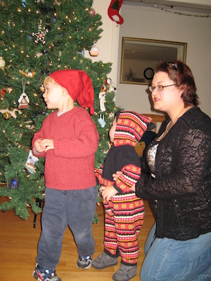 Tomten Tim, Cole and Mommy (12-16-2006 15:03)