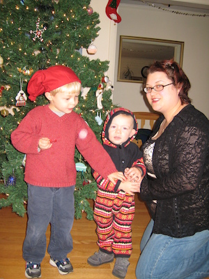 Tomten Tim, Cole and Mommy (12-16-2006 15:03)