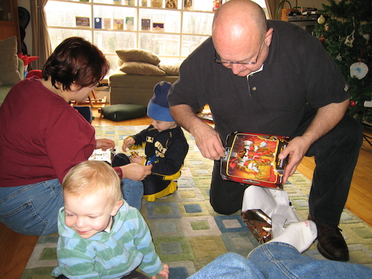 Xine, Cole, Tim and Poppy opening presents (12-24-2006 10:49)