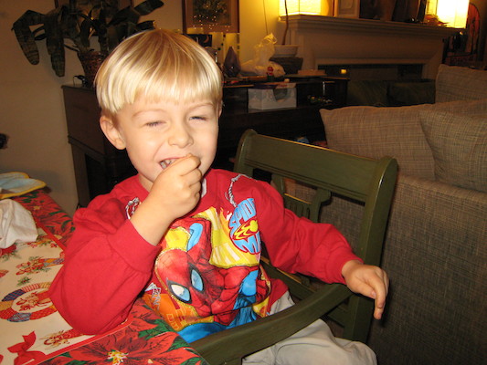 Tim eating in his new Spiderman shirt (12-24-2006 17:24)