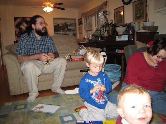 Corey, Tim, Cole and Xine (12-25-2006 15:02)