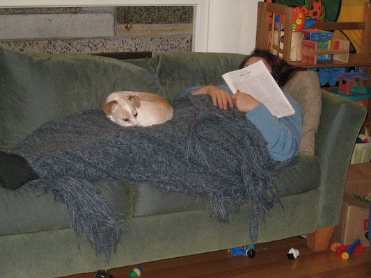 Emily napping on Xine (01-30-2007 20:41)