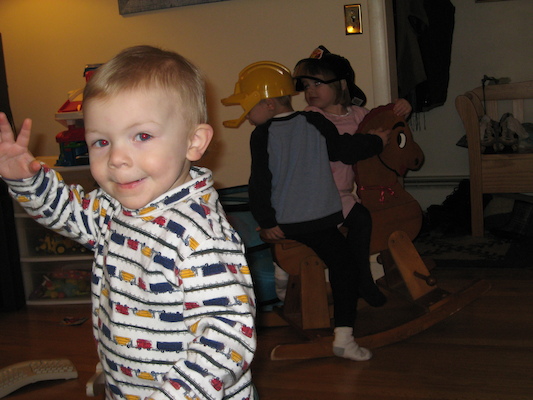 Cole says Hi!  Tim and Emma in the back (02-04-2007 17:16)