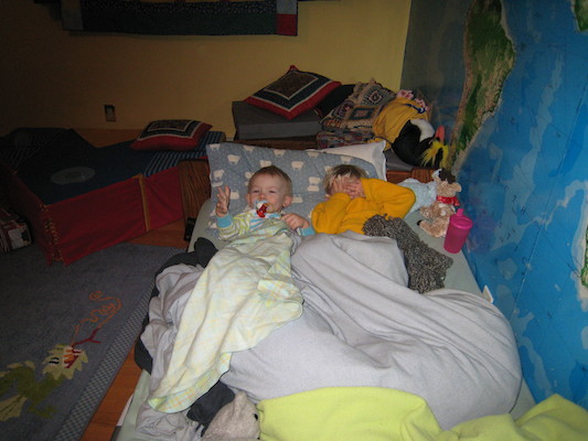 Cole and Tim sleeping together (02-13-2007 17:09)