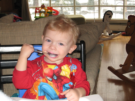 Cole eating cake (03-02-2007 12:05)