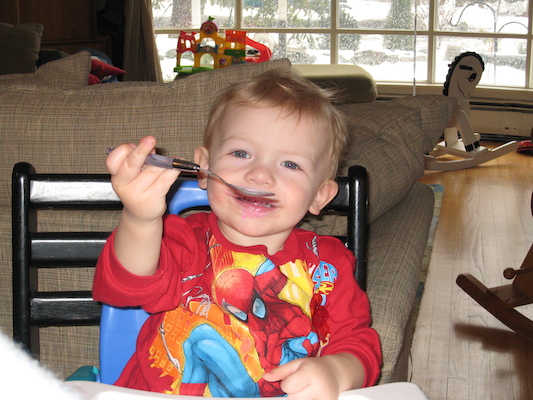 Cole eating cake (03-02-2007 12:06)